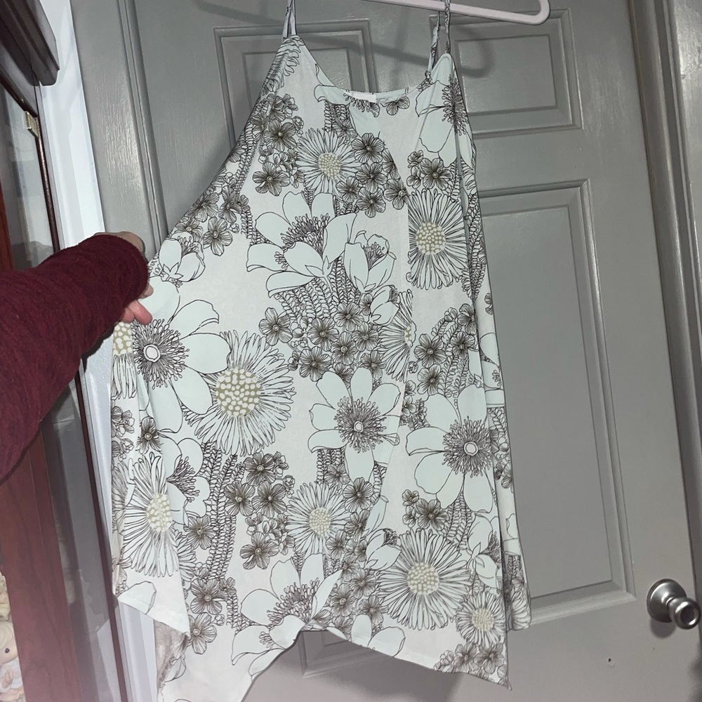 BRAND NEW NWT SUNFLOWER 🌻 DRESS. Flowing Medium. Attached Wrap Style. Floral